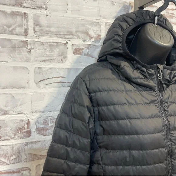 Eddie Bauer Women's small Black Puffer Coat - Picture 6 of 9